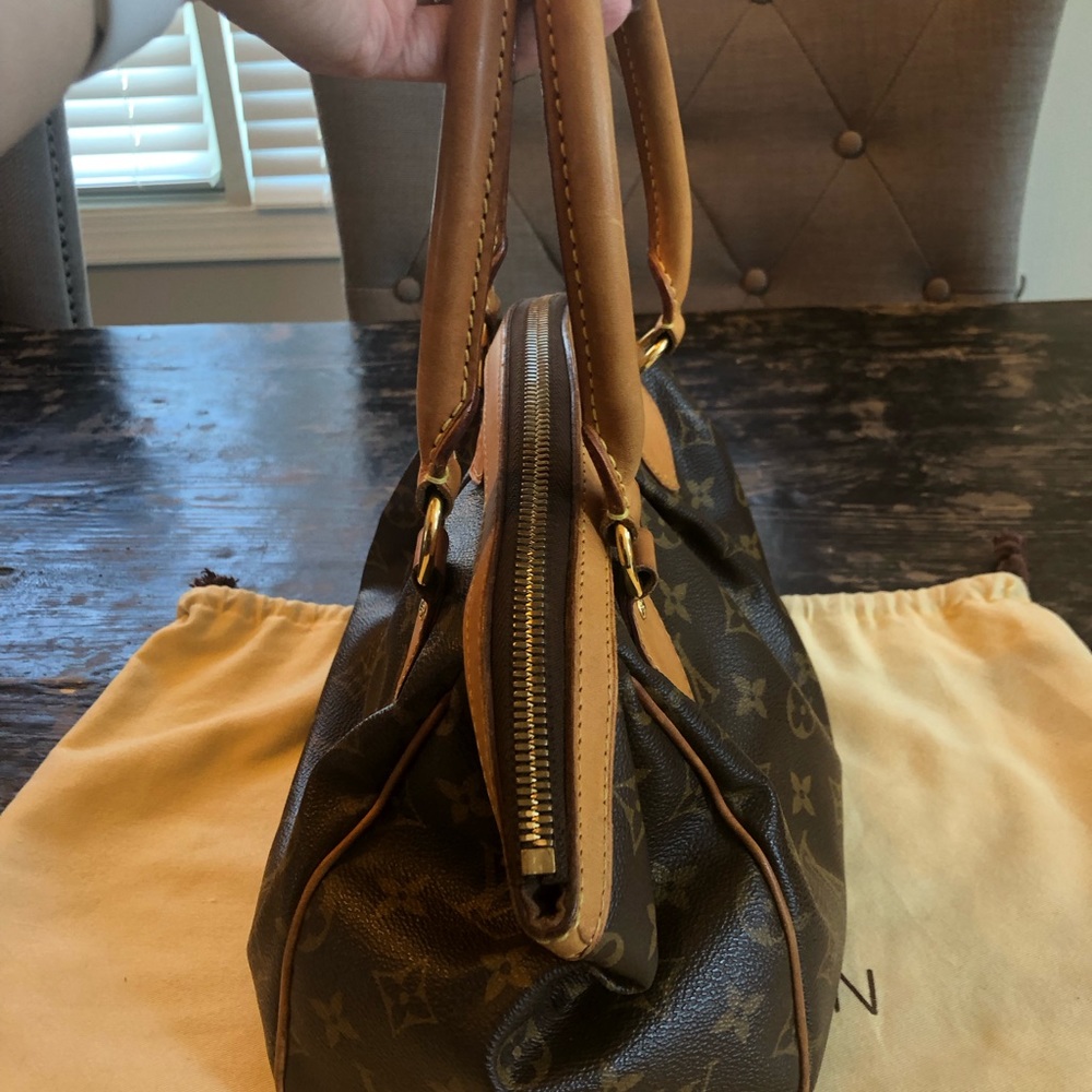 COPY - 💯 Authentic Louis Vuitton Tivoli PM handbag. AUTHENTICATED - Picture 7 of 17